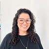Clássica e sofisticada, nossa Armação Gatinho Arredondada combina estilo e moda. Esta armação é perfeita para quem procura um visual moderno e atemporal. Esta é a escolha ideal para quem deseja destacar sua personalidade com um toque de glamour.